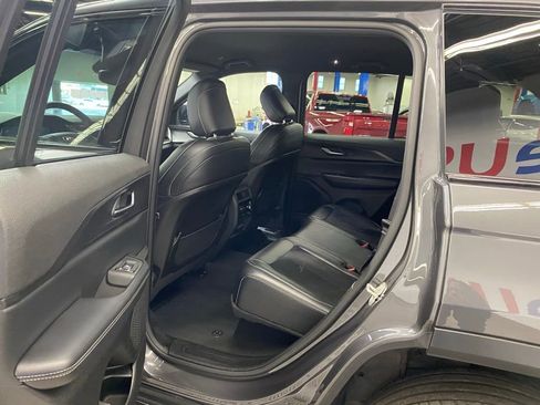 Used 2024 Jeep Grand Cherokee Altitude image 17