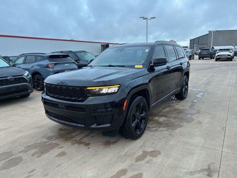 Used 2023 Jeep Grand Cherokee L Laredo image 1