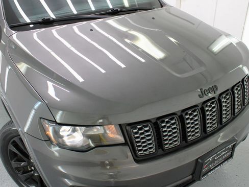 Used 2019 Jeep Grand Cherokee Altitude AWD/4WD image 18
