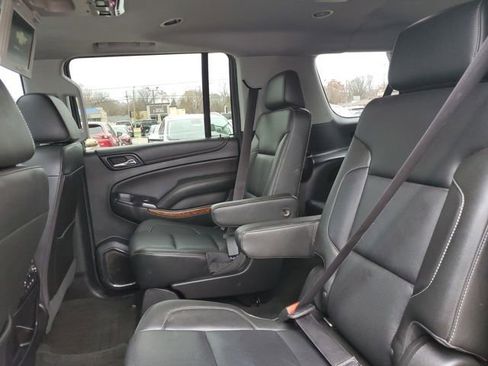 Used 2018 Chevrolet Suburban Premier image 30