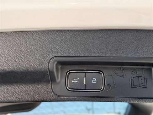 Used 2020 Ford Explorer XLT w/ Equipment Group 202A image 33