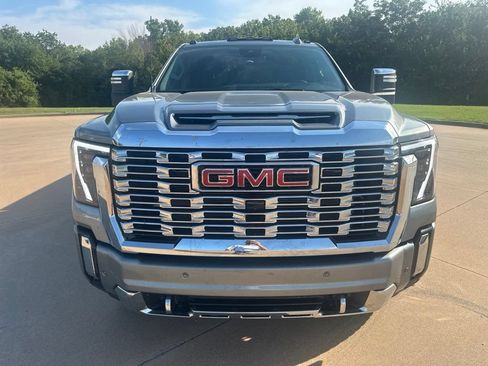 Used 2025 GMC Sierra 2500 Denali AWD/4WD image 9