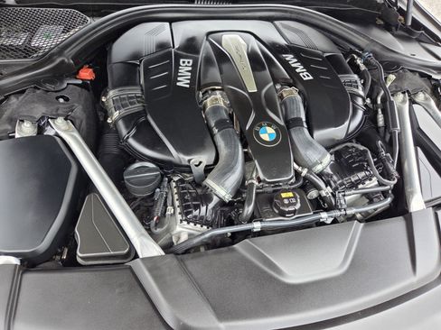 Used 2019 BMW 750i w/ Executive Package image 18