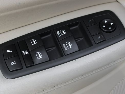 Used 2020 Jeep Grand Cherokee Laredo image 14