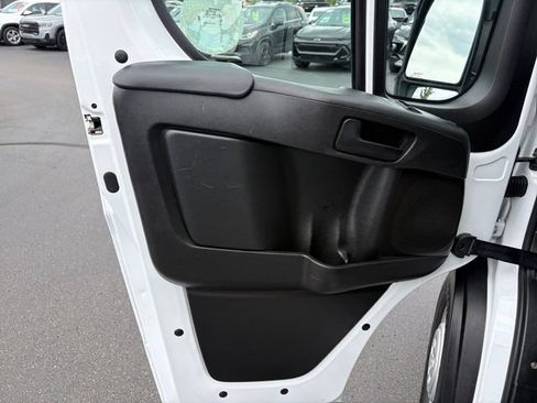Used 2025 RAM ProMaster 2500 w/ U-Haul Equipment Group FWD image 17