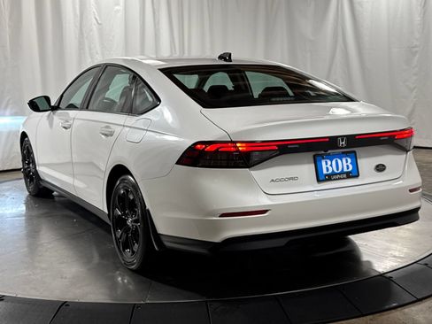 Certified 2025 Honda Accord SE image 9