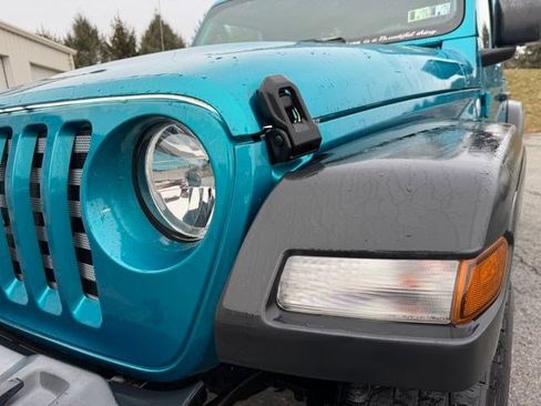 Used 2019 Jeep Wrangler Sport image 12