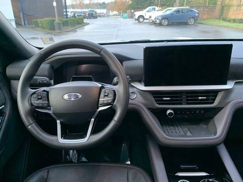 Certified 2025 Ford Explorer Platinum w/ Ultimate Package image 21