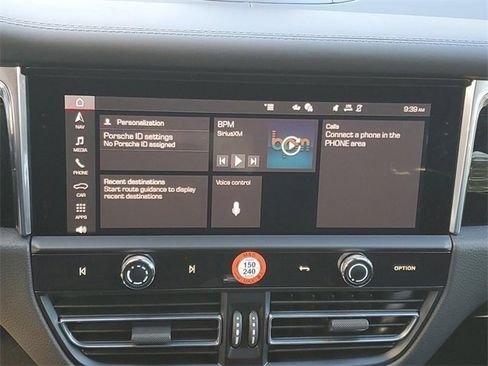 Used 2025 Porsche Macan image 22