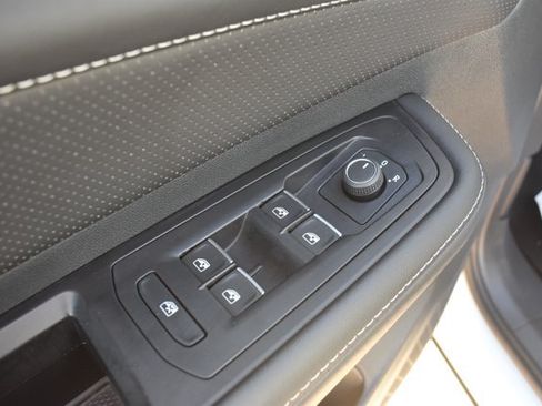 Used 2025 Volkswagen Atlas SE w/ Panoramic Sunroof Package FWD image 12