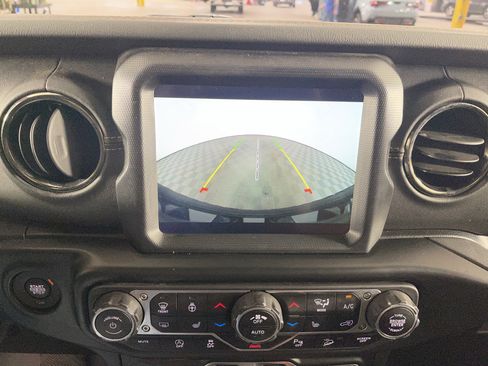 Used 2021 Jeep Wrangler Unlimited Sahara image 23