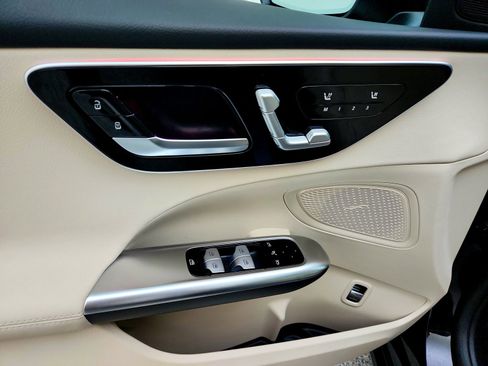 Used 2025 Mercedes-Benz C 300 Sedan image 24