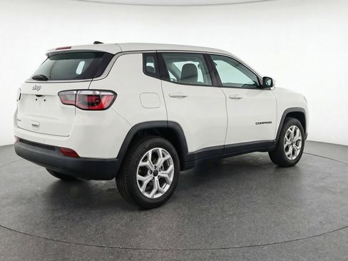 Used 2025 Jeep Compass Latitude AWD/4WD image 9