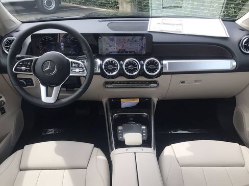 Used 2023 Mercedes-Benz GLB 250 image 12