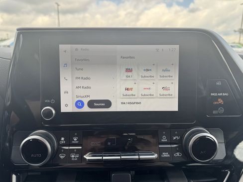 Used 2024 Toyota Highlander LE image 10