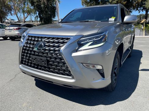 Used 2023 Lexus GX 460 Premium w/ Premium Package AWD/4WD image 2