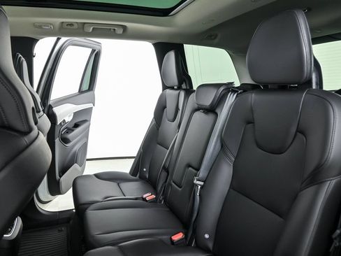 Certified 2025 Volvo XC90 B5 Core w/ Protection Package Premier AWD/4WD image 22