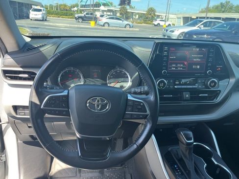 Used 2021 Toyota Highlander LE image 15