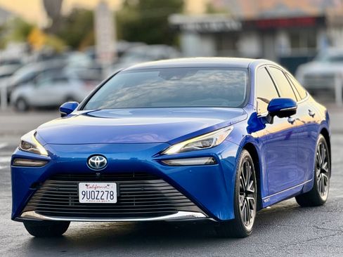 Used 2021 Toyota Mirai RWD image 4