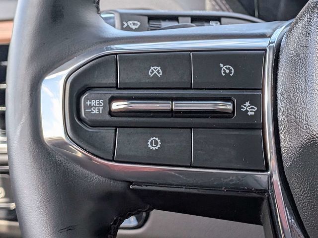Used 2025 GMC Yukon XL Denali AWD/4WD image 31