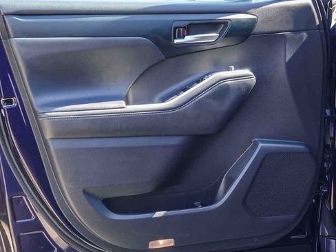 Used 2021 Toyota Highlander XLE image 18