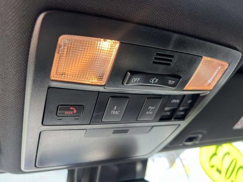 Used 2023 Toyota Tacoma TRD Off-Road w/ TRD Premium Off Road Package AWD/4WD image 31