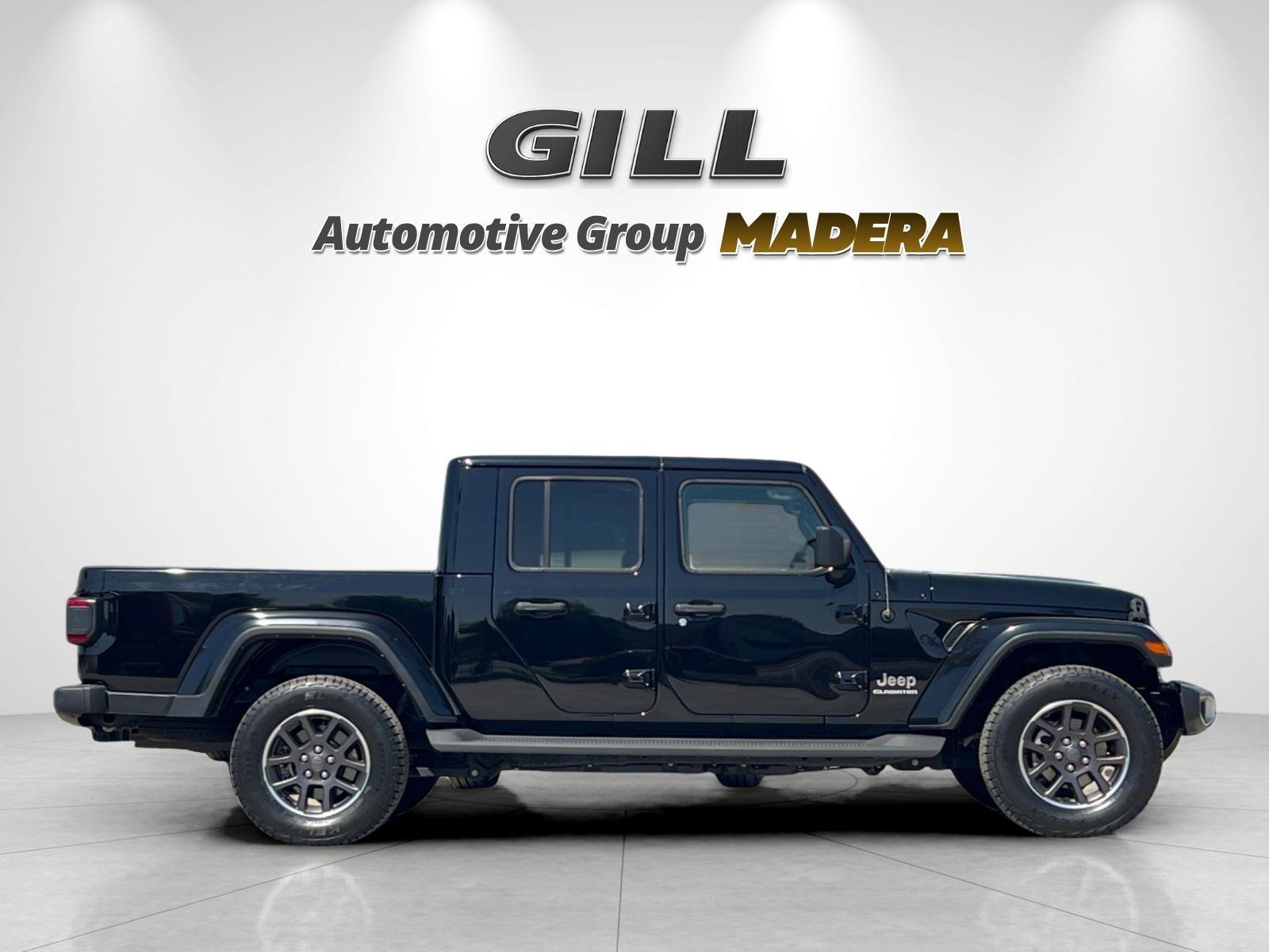 Used 2022 Jeep Gladiator Overland w/ Popular Equipment Package AWD/4WD image 2