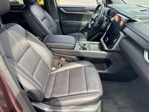 Used 2026 GMC Acadia Elevation w/ Elevation Premium Package AWD/4WD image 28