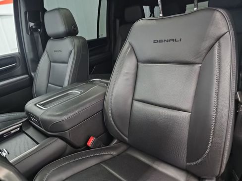 Used 2022 GMC Yukon XL Denali w/ Denali Premium Package AWD/4WD image 42