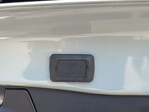 Used 2023 Toyota RAV4 XLE Premium image 30