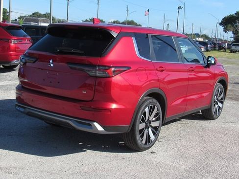 New 2025 Mitsubishi Outlander SE image 3