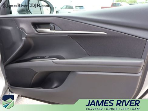 Used 2026 Toyota Camry LE FWD image 8