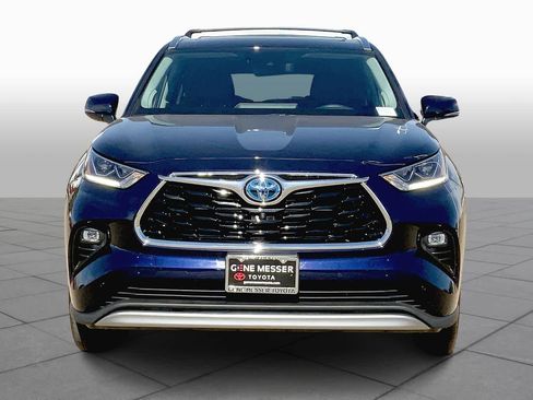 Used 2021 Toyota Highlander Platinum FWD image 4