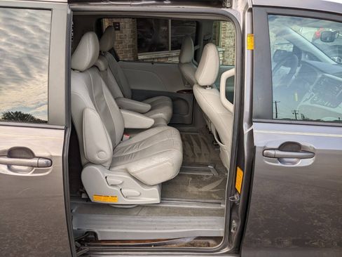 Used 2013 Toyota Sienna XLE FWD image 15