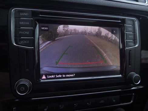 Used 2017 Volkswagen Jetta GLI image 11