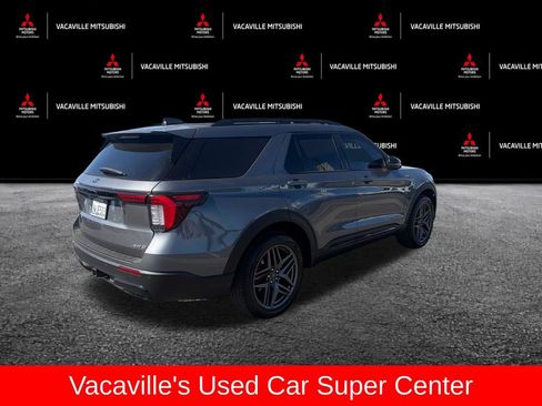Used 2025 Ford Explorer ST-Line w/ ST-Line Street Pack AWD/4WD image 5
