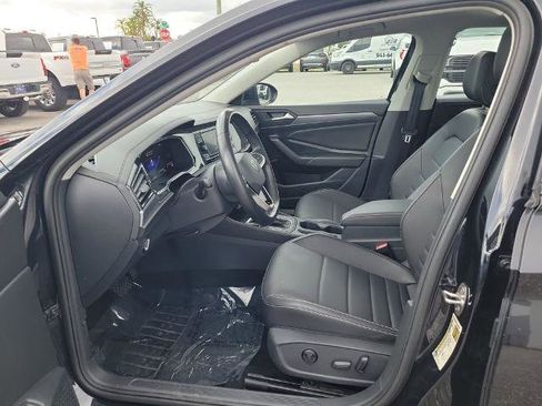 Used 2024 Volkswagen Jetta SE FWD image 23