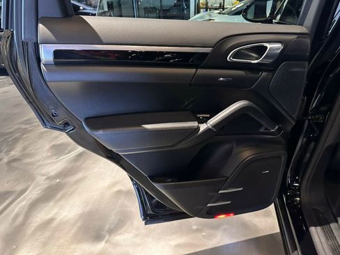 Used 2018 Porsche Cayenne AWD/4WD image 24