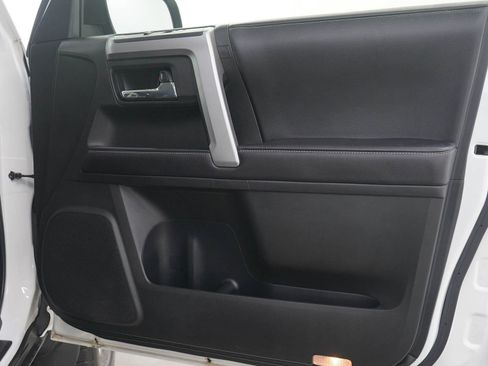 Used 2017 Toyota 4Runner SR5 Premium image 9