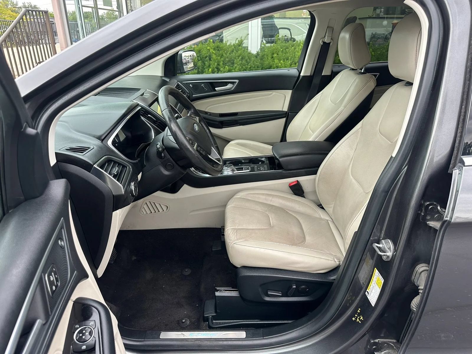 Used 2020 Ford Edge Titanium w/ Cargo Accessory Package FWD image 9
