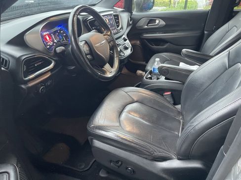 Used 2020 Chrysler Pacifica Touring-L Plus image 8