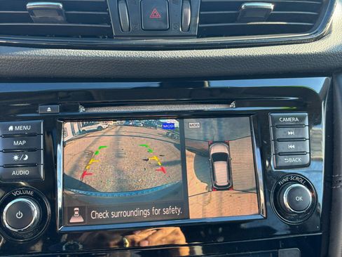 Used 2018 Nissan Rogue SL w/ Premium Package image 12