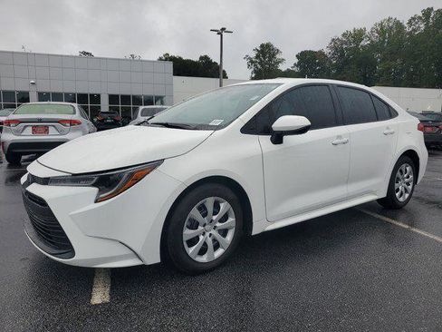 Certified 2024 Toyota Corolla LE image 3