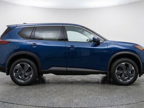 Used 2025 Nissan Rogue SV AWD/4WD image 11