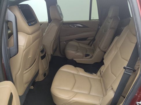 Used 2018 Cadillac Escalade Platinum RWD image 18