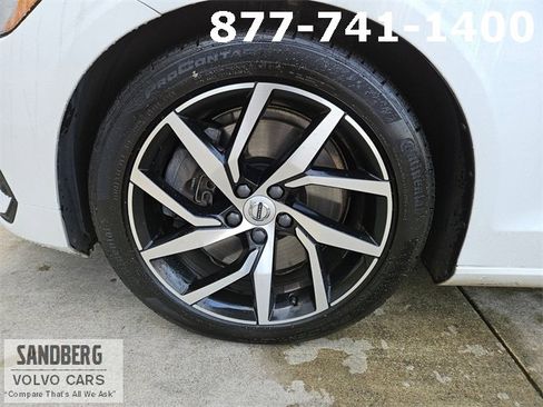 Used 2019 Volvo S60 T6 Momentum w/ Multimedia Package image 9
