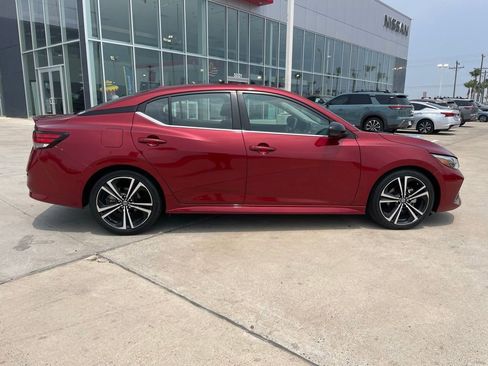 Certified 2022 Nissan Sentra SR w/ Lighting Package FWD image 2