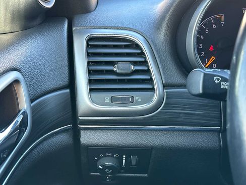 Used 2019 Jeep Grand Cherokee Limited w/ Luxury Group II image 34