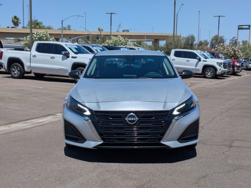 Used 2024 Nissan Altima 2.5 SV FWD image 8