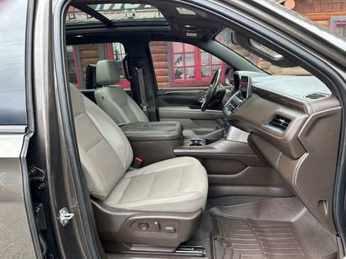 Used 2021 Chevrolet Suburban Z71 w/ Z71 Signature Package AWD/4WD image 31